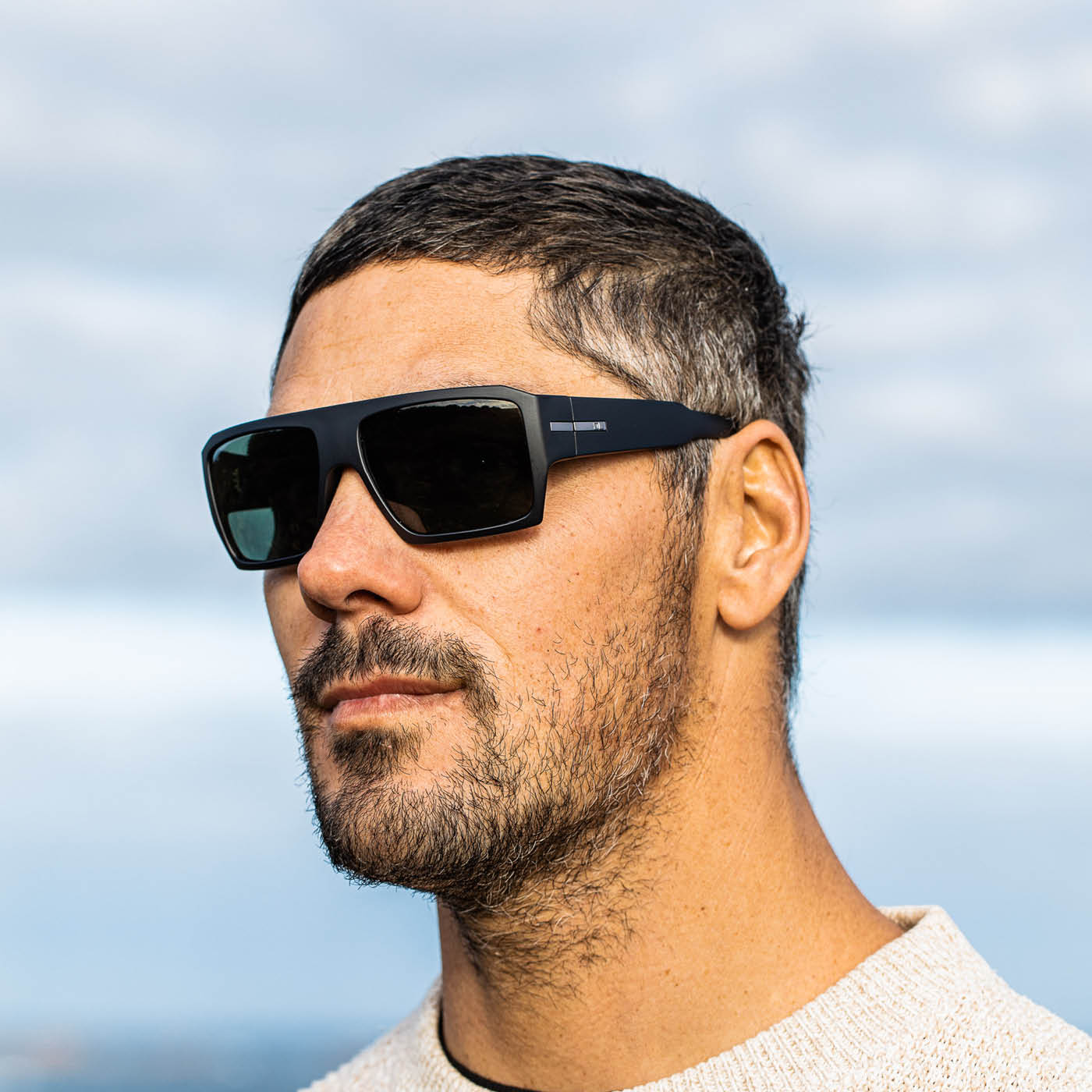 LOUIE 2.0 Matte Black / Grey
