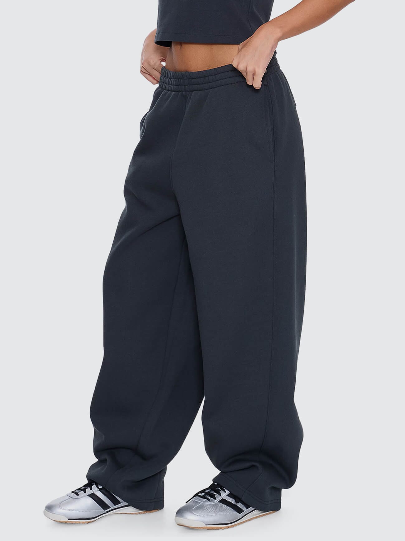 Womens Playmaker Track Pant Carbon - Image 2