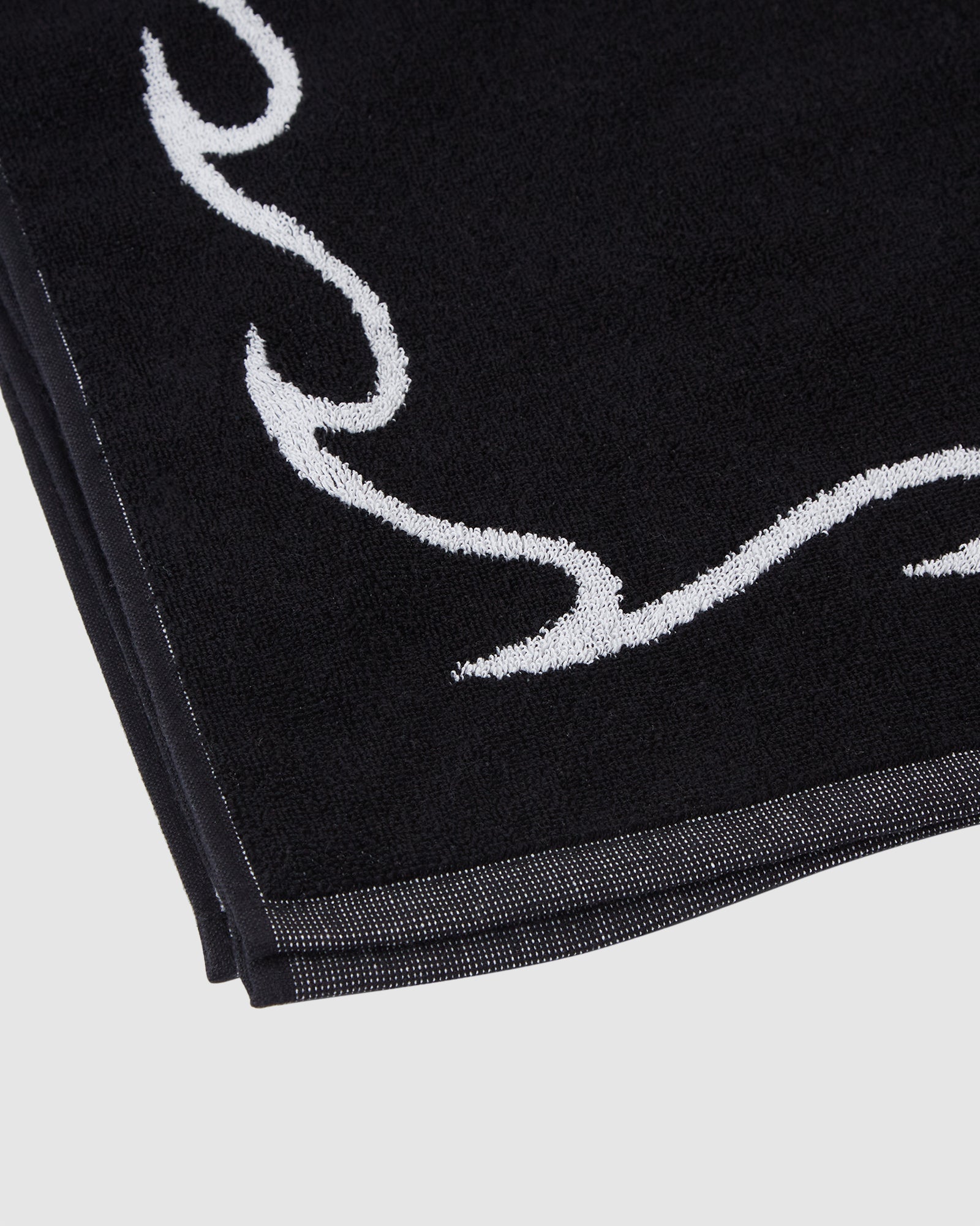 Mens Arch Towel Black - Image 3