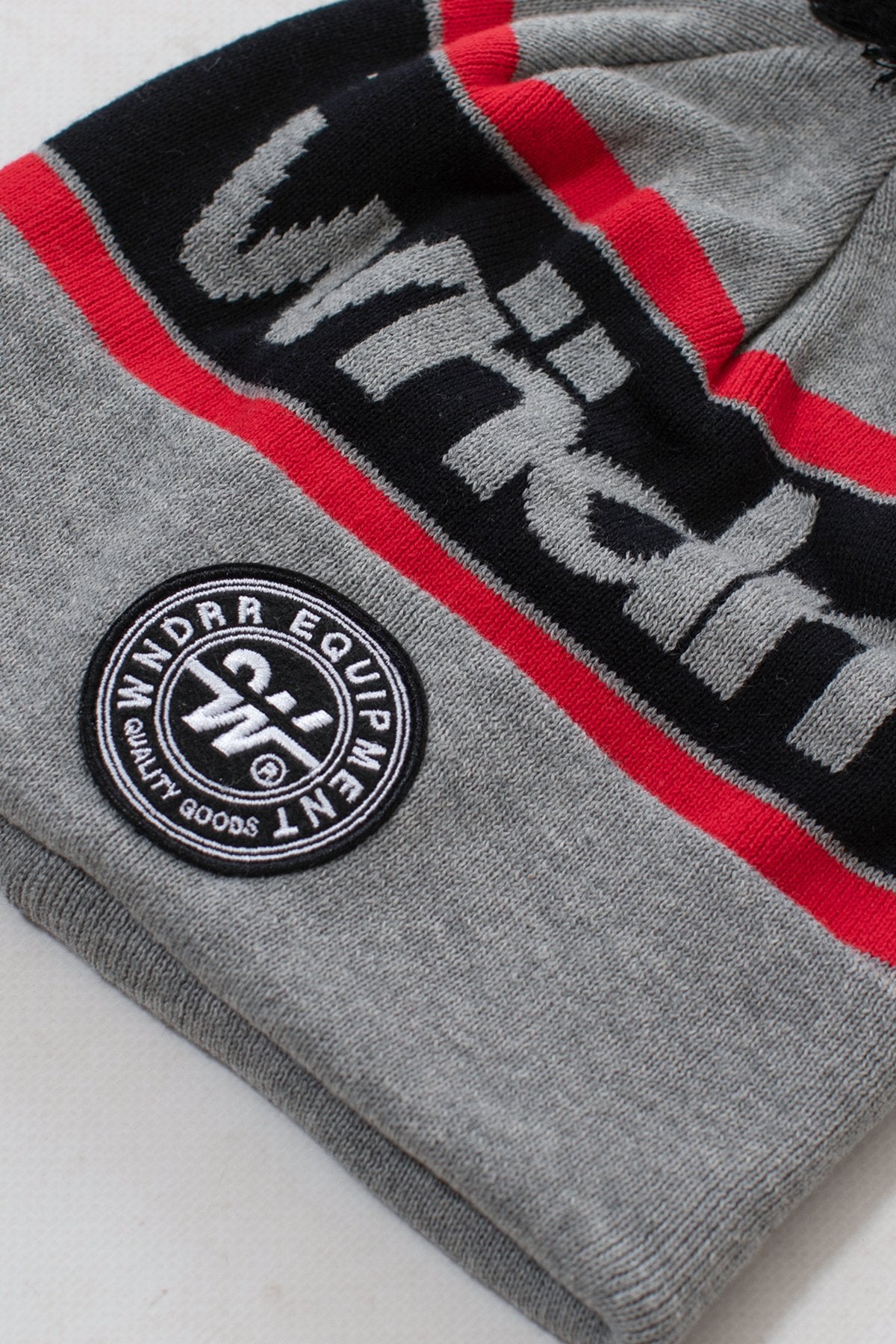 WNDRR CLUSTER POM POM BEANIE Grey/red/black