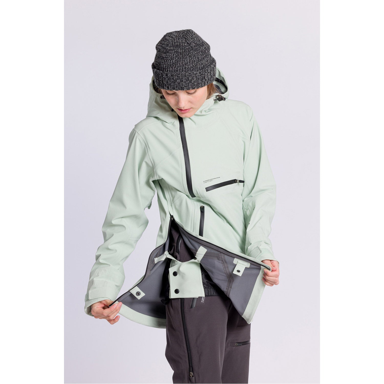 L1 Atlas Snowboard Jacket Spray
