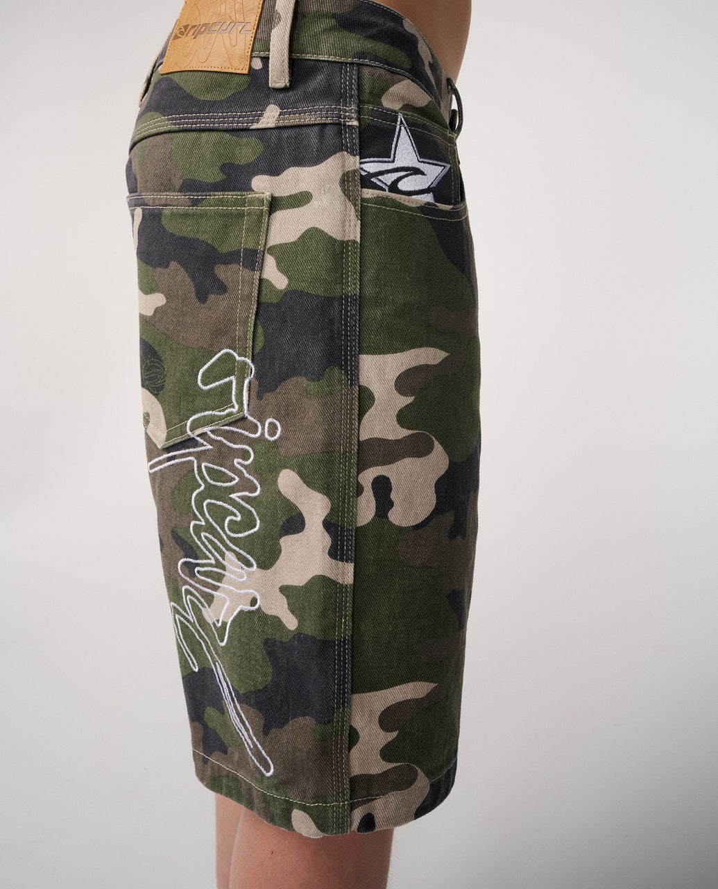 Boys Script Walkshort Camo - Image 4
