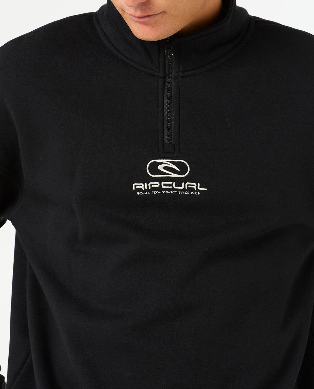Pill Icon 1/4 Zip Crew