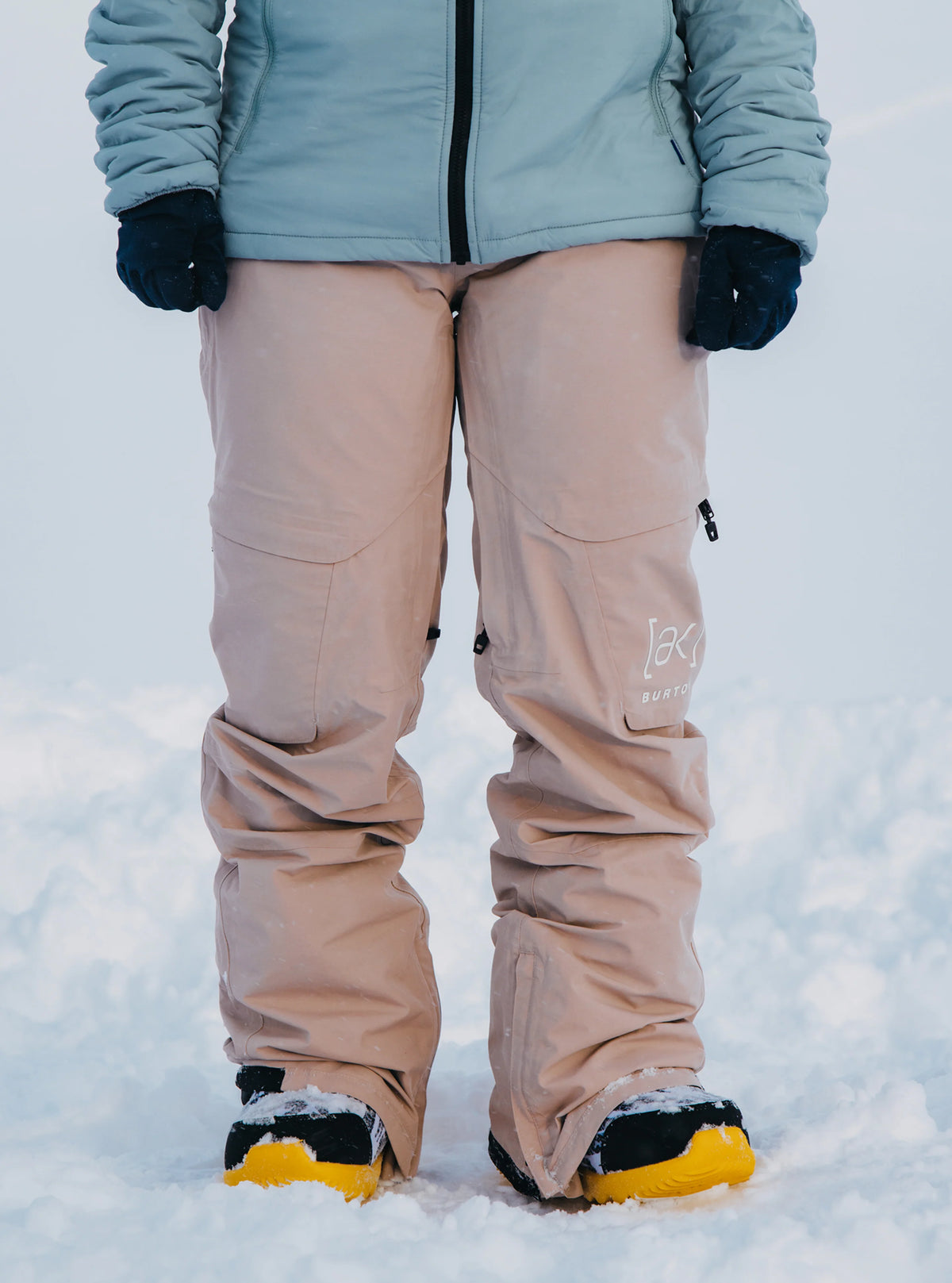 Womens [Ak] Summit Gore-Tex 2L Snowboard Pant Shadow Pink - Image 2