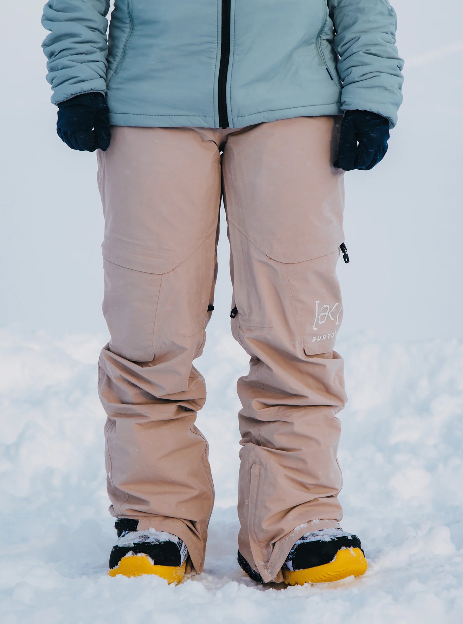Womens [Ak] Summit Gore-Tex 2L Snowboard Pant Shadow Pink - Image 2