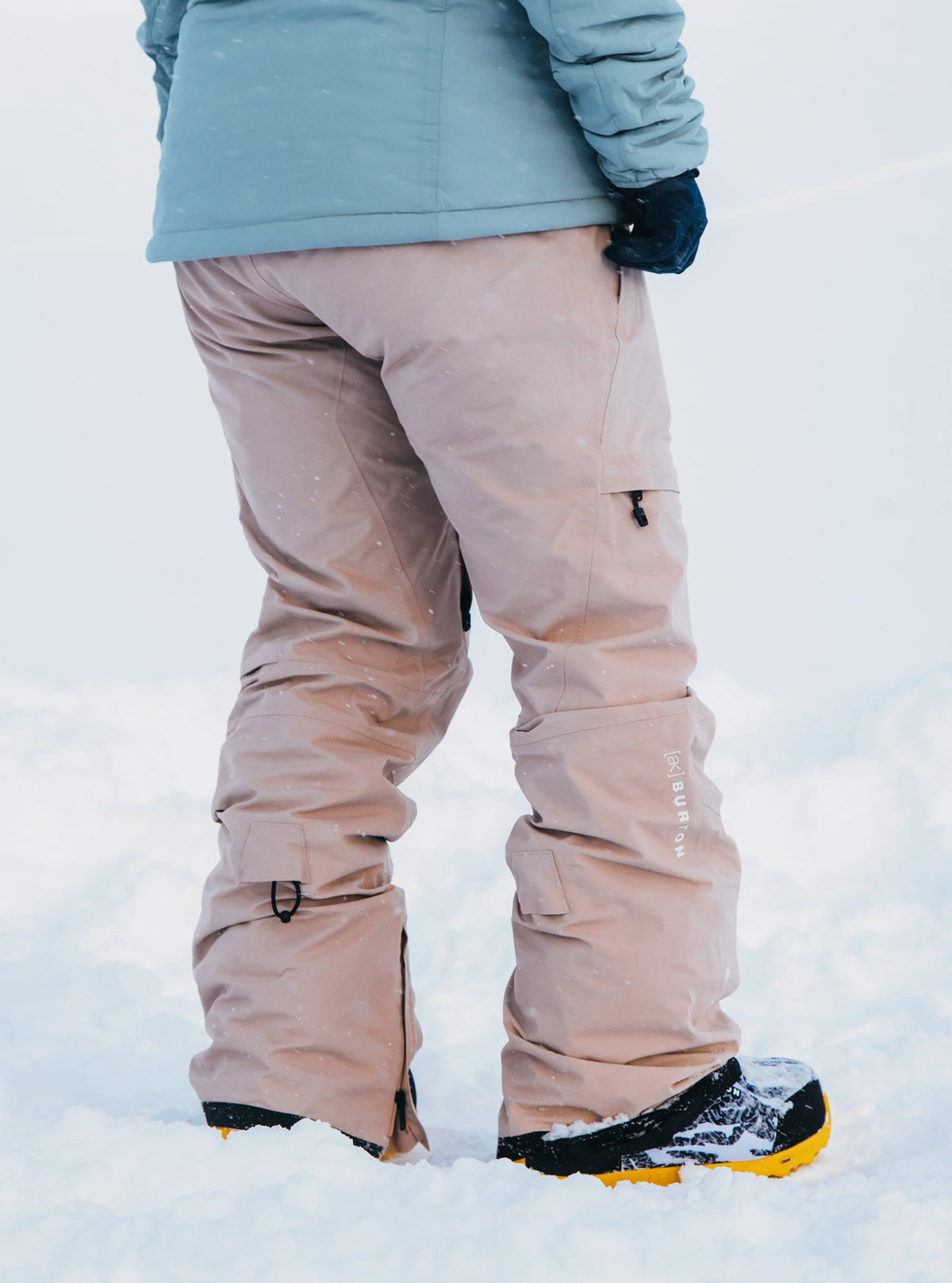 Womens [Ak] Summit Gore-Tex 2L Snowboard Pant Shadow Pink - Image 3