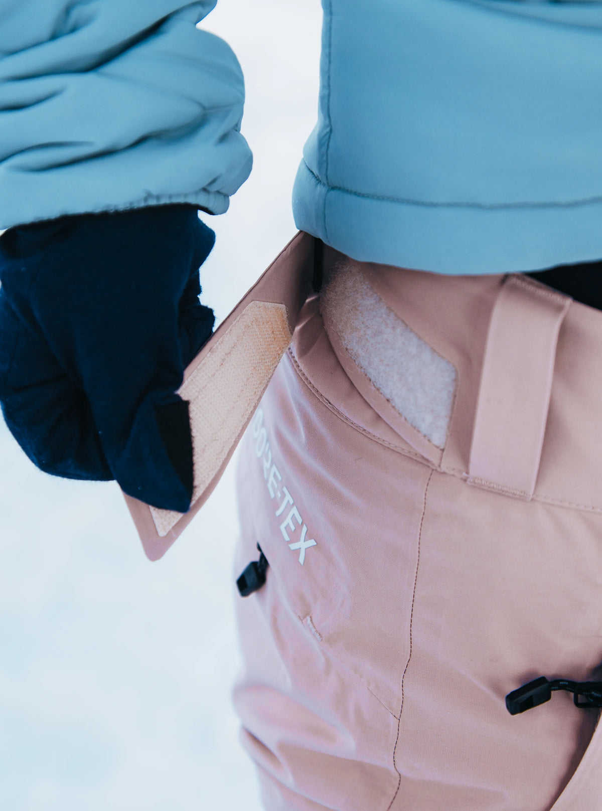 Womens [Ak] Summit Gore-Tex 2L Snowboard Pant Shadow Pink - Image 4
