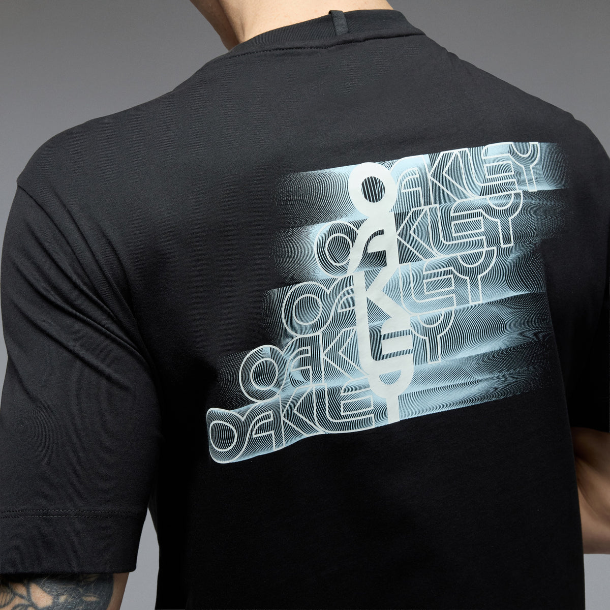 Stacked Flow Tee Pitch Black - Image 15