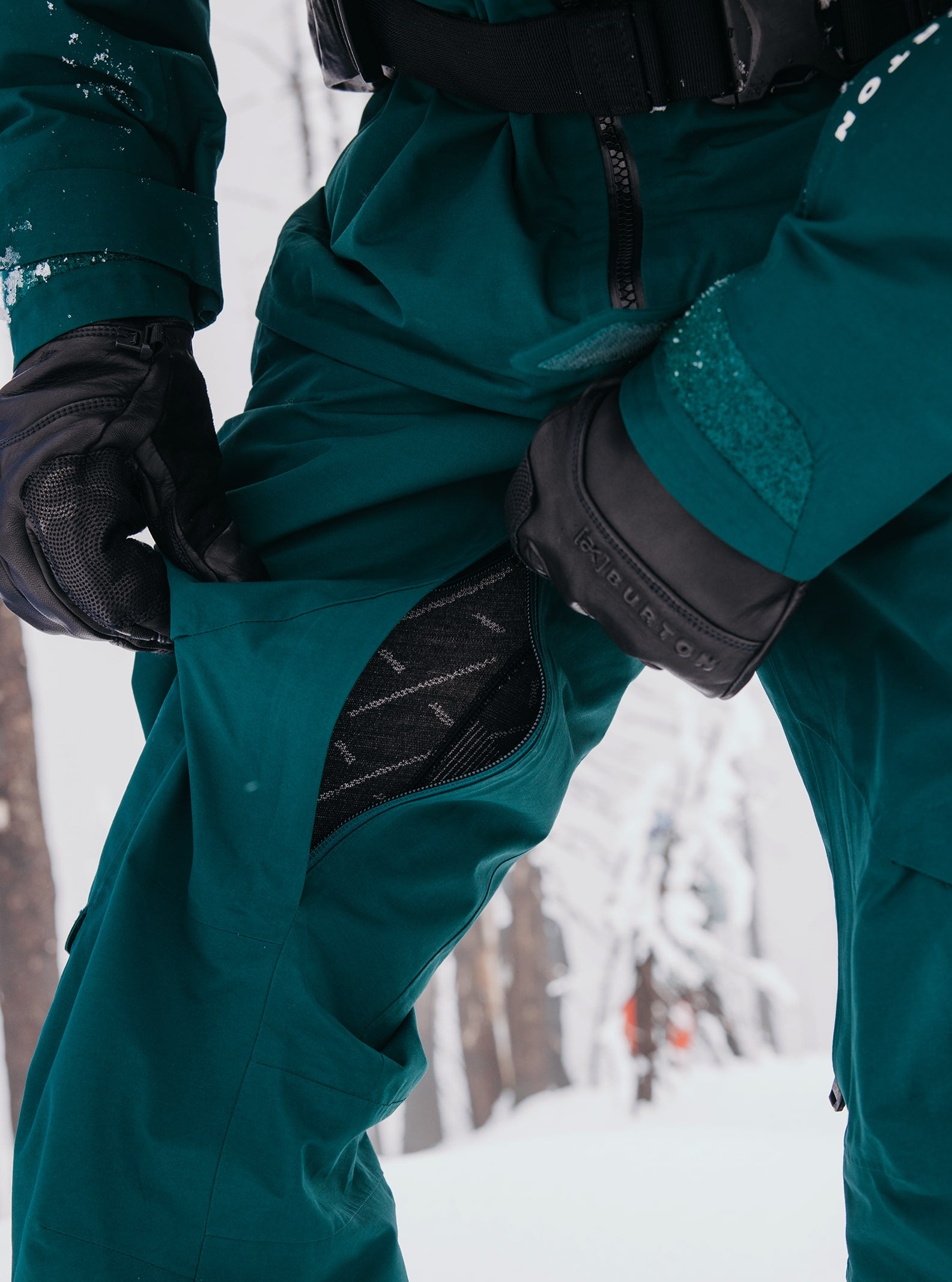 Women's [ak] Summit GORE-TEX 2L Insulated Snowboard Pants