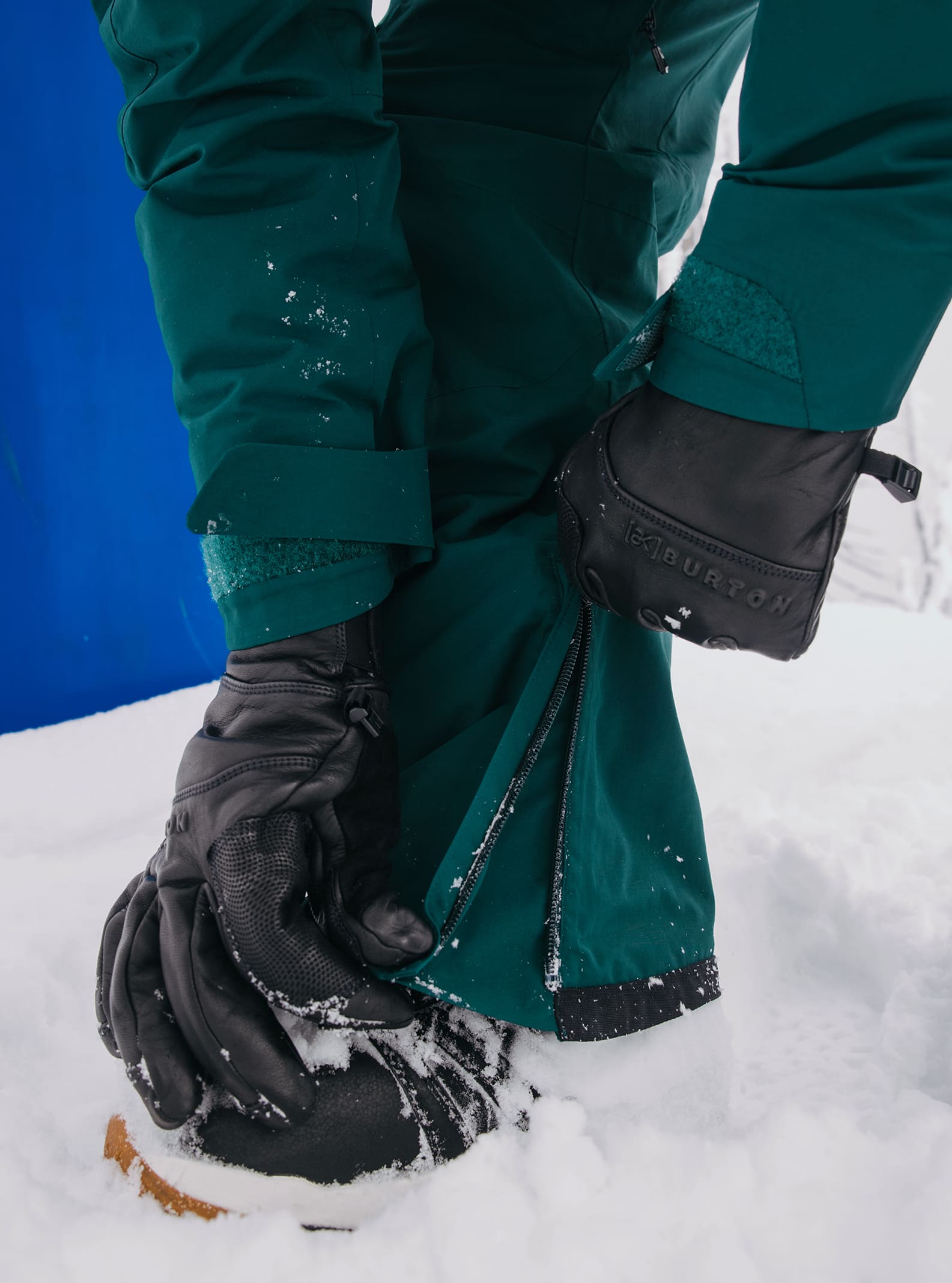 Women's [ak] Summit GORE-TEX 2L Insulated Snowboard Pants