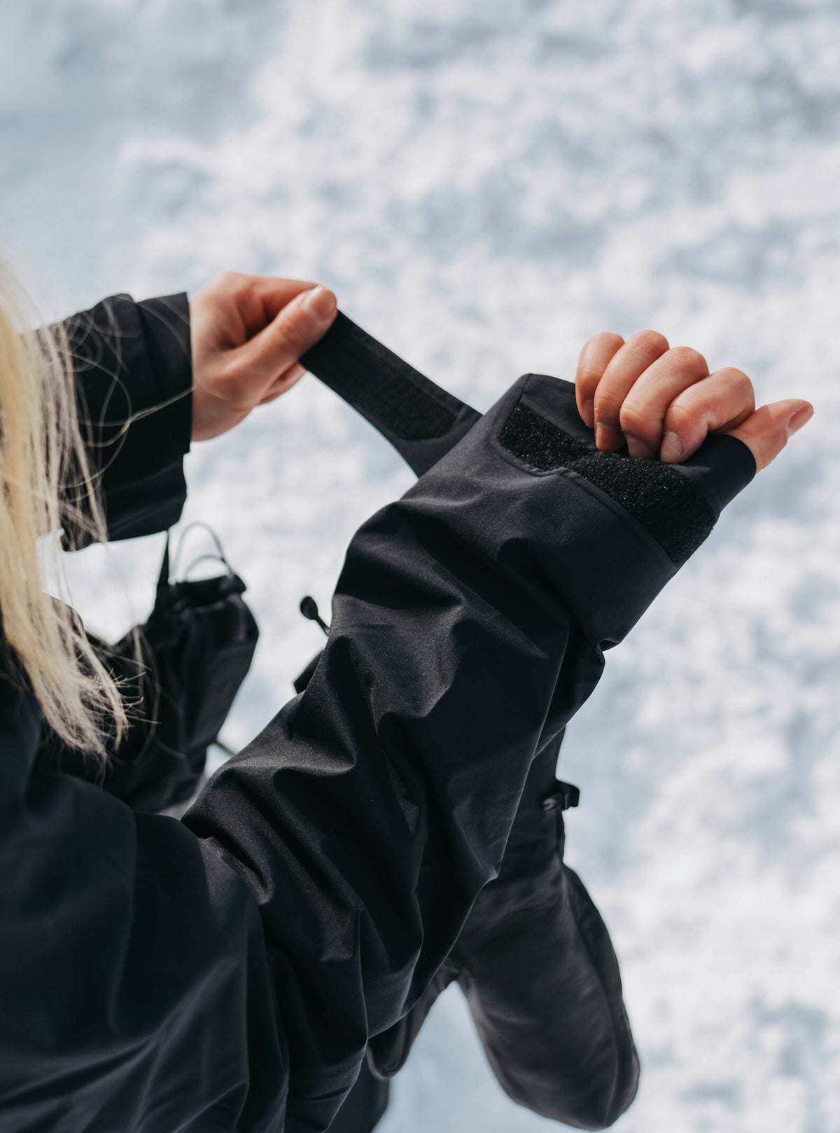 Women's [ak] Upshift GORE-TEX 2L Snowboard Jacket