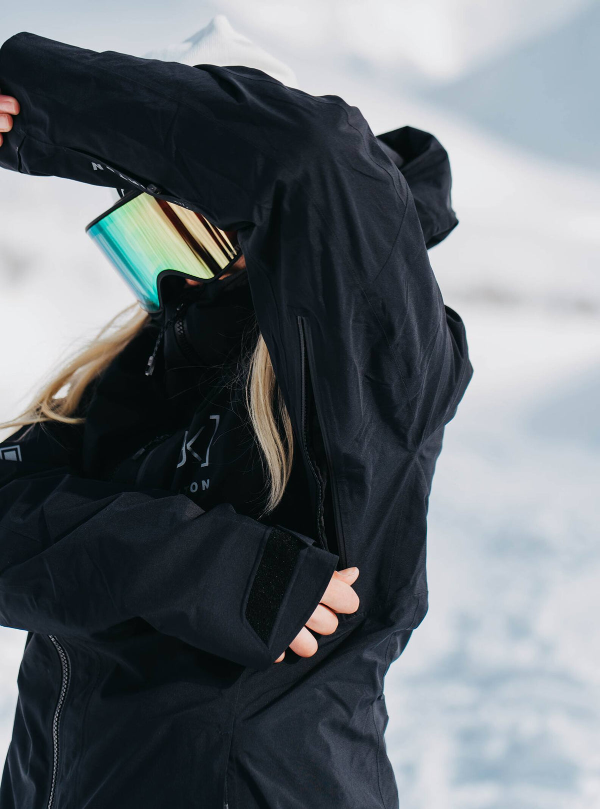Women's [ak] Upshift GORE-TEX 2L Snowboard Jacket