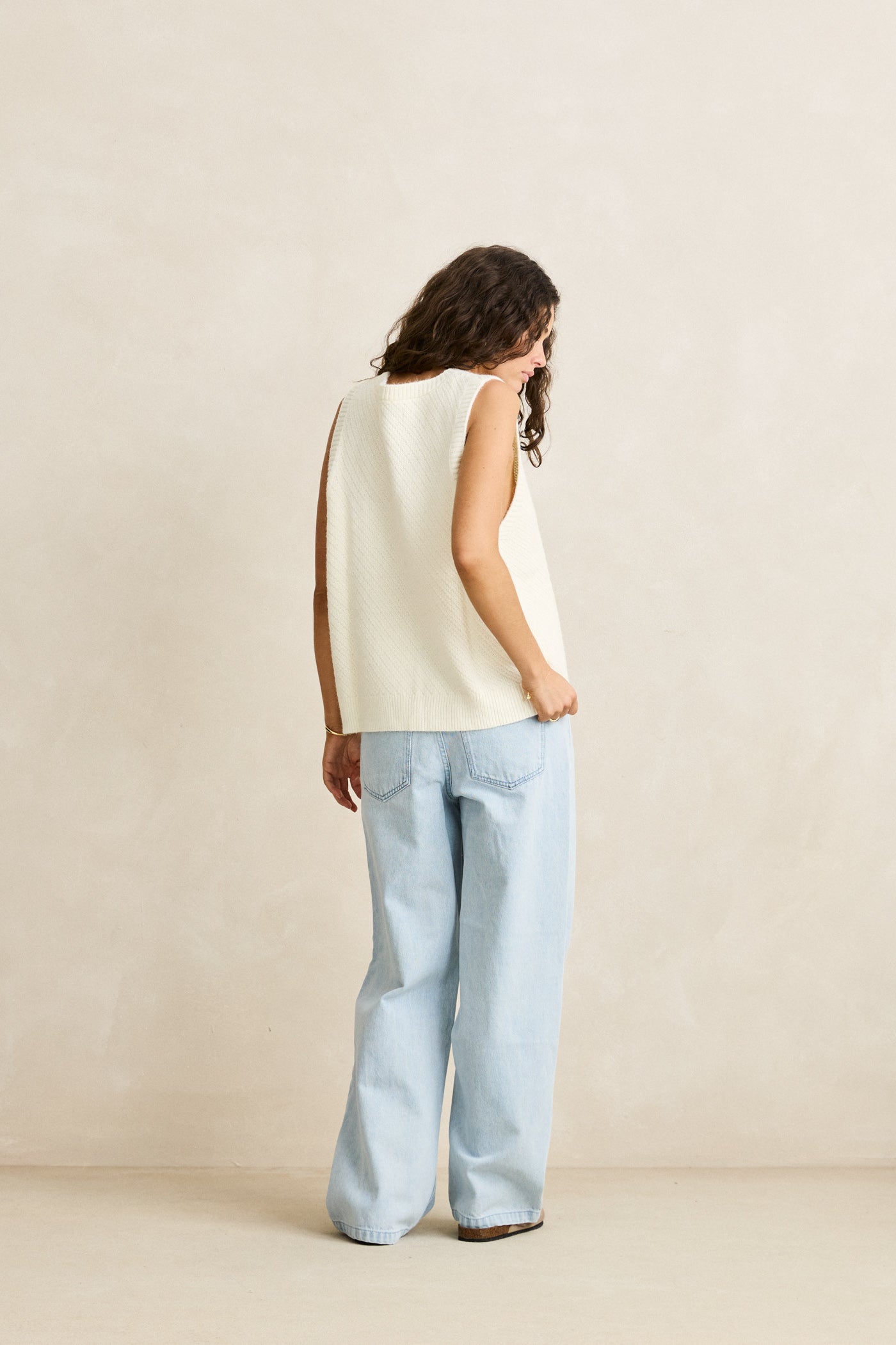 ARCHER KNIT VEST - Image 4