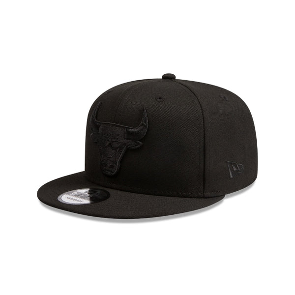 9FIFTY Chicago Bulls NBA Essentials Black on Black Snapback Cap