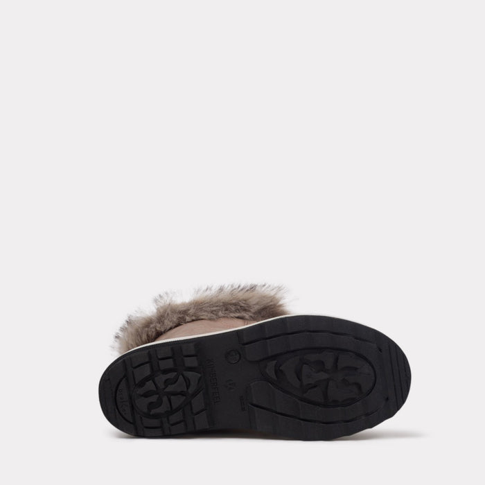 Adriana 2 Apre Boots