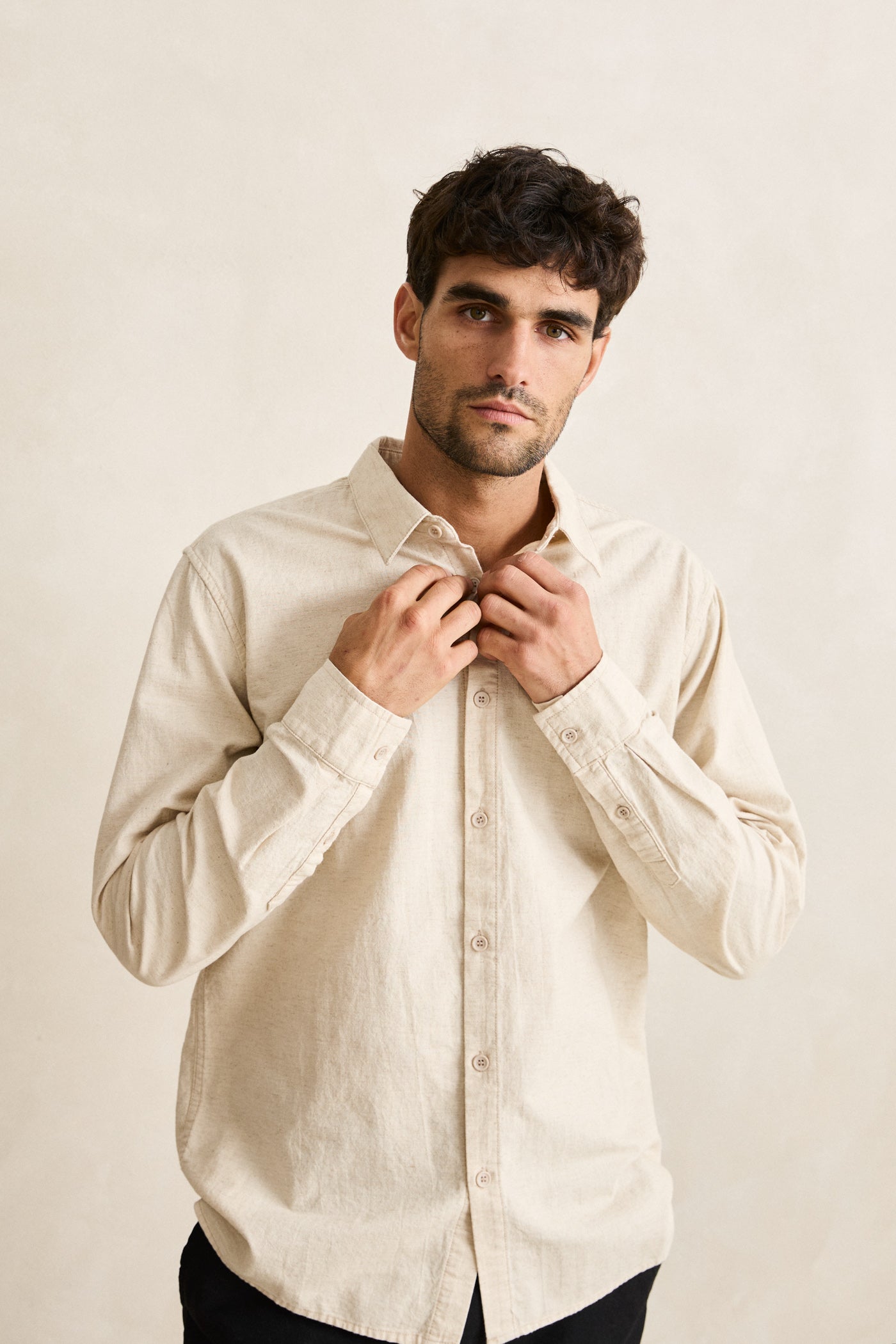 Mens Classic Linen Dress Shirt Sanddune - Image 5
