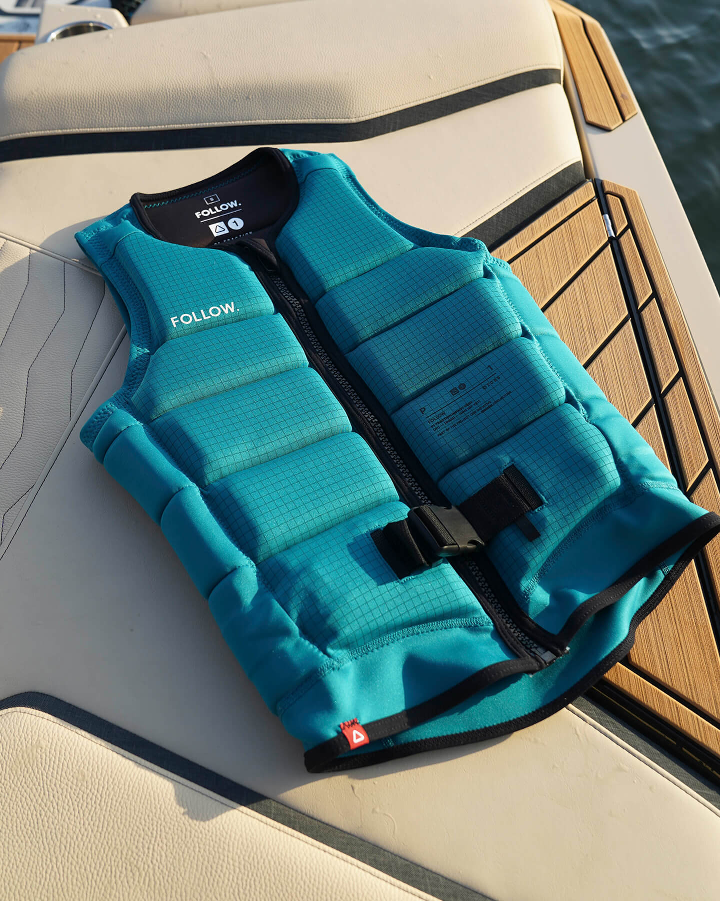 P1 Traction Life Jacket Black - Image 3