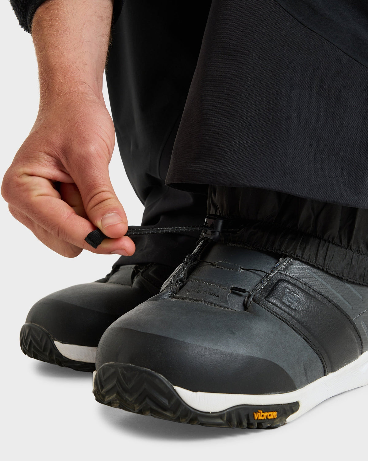 Mens Highline Pro 3L Gore-Tex Snowboard Pant True Black - Image 12