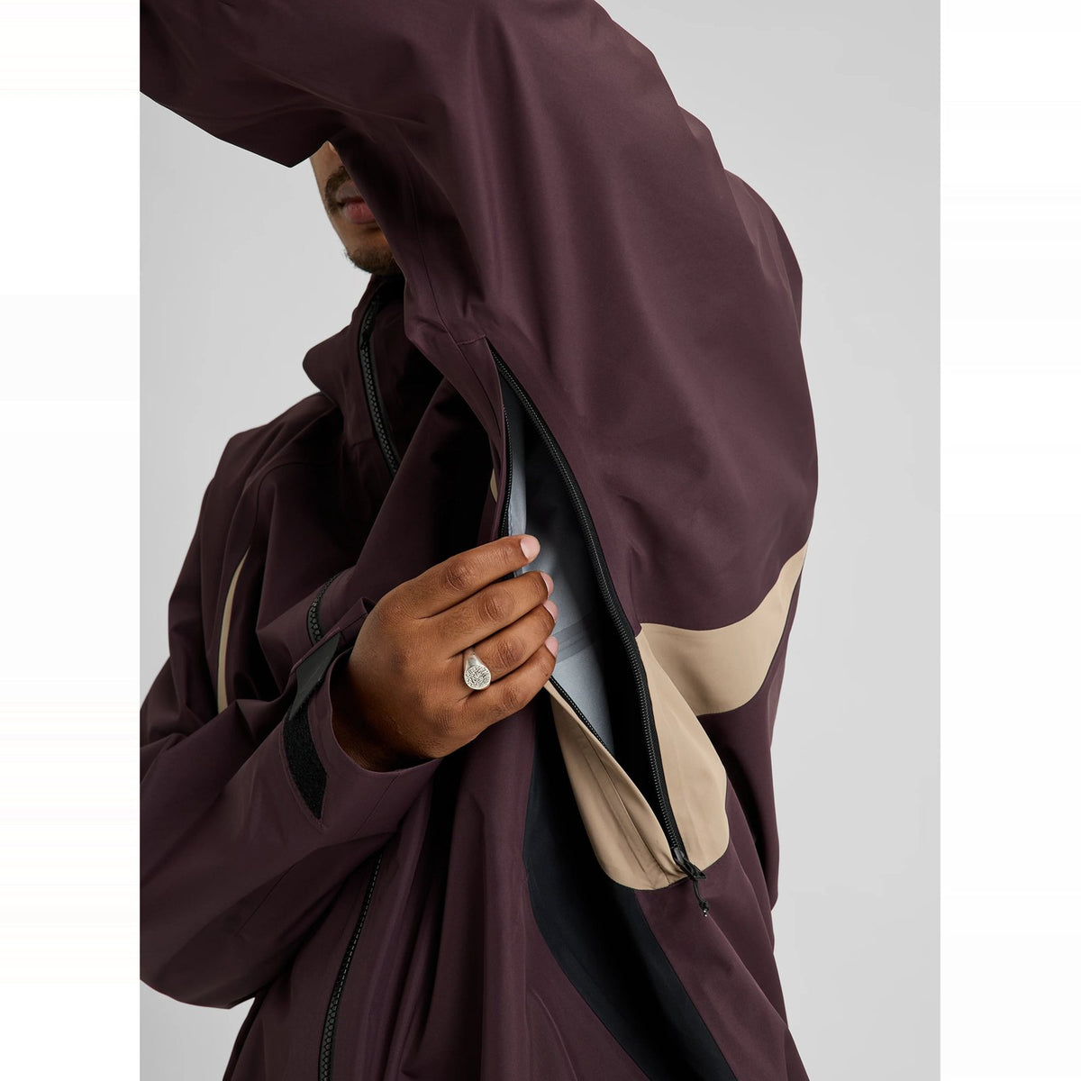 Futuretrust 3L Jacket Bear Hug Brown / True Black / Summit Taupe - Image 10