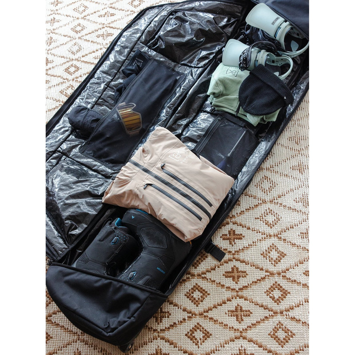 Wheelie Flight Attendant Snowboard Bag True Black - Image 10