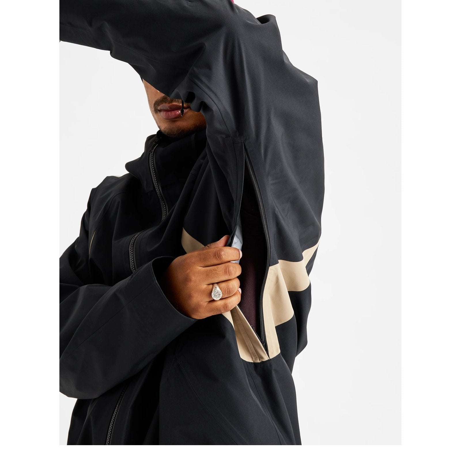 Futuretrust 3L Jacket True Black / Summit Taupe - Image 23
