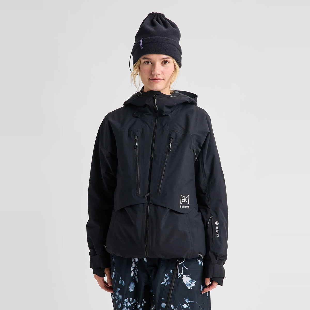 Womens [Ak] Swash Synthetic Insulated Gore-Tex 2L Jacket True Black - Image 2