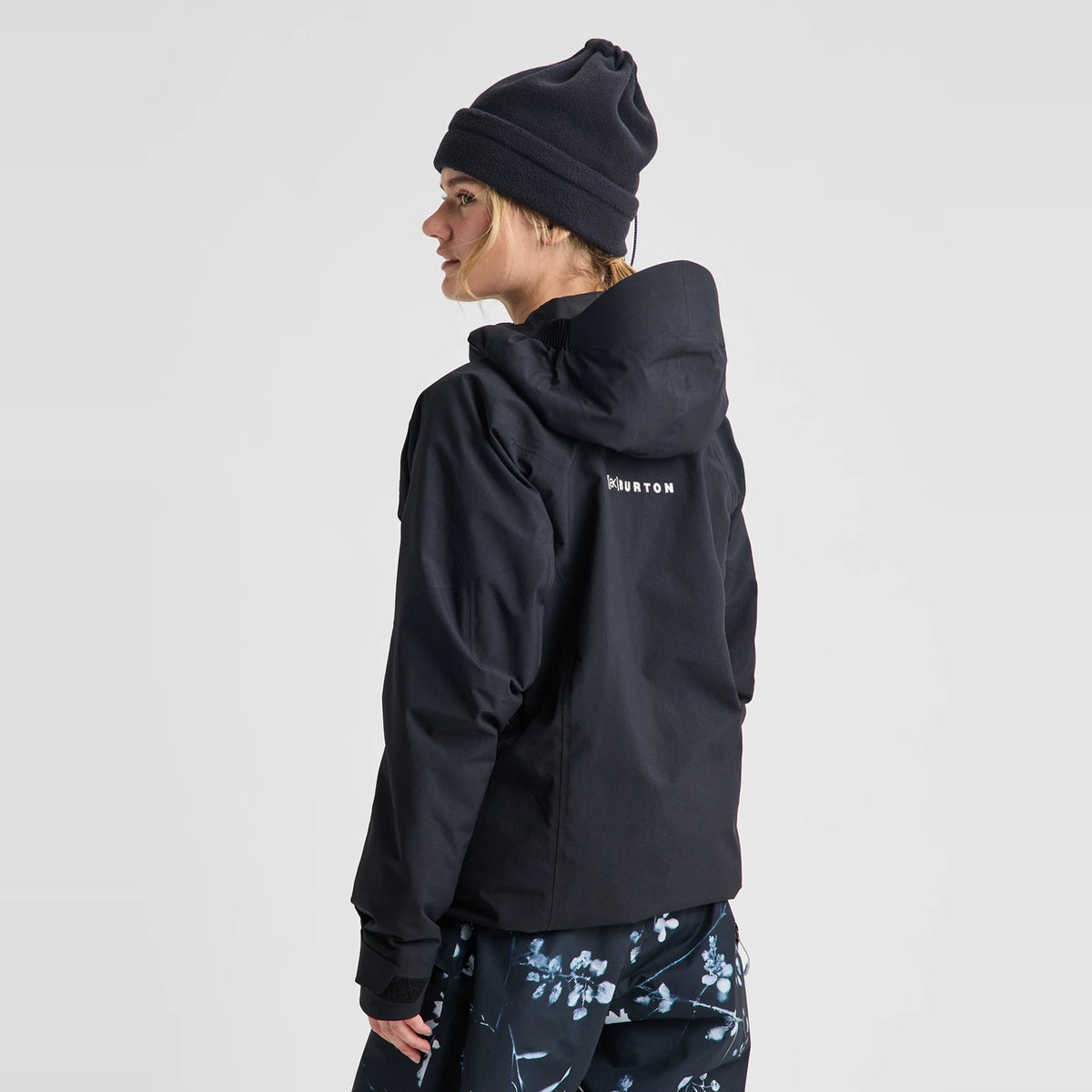 Womens [Ak] Swash Synthetic Insulated Gore-Tex 2L Jacket True Black - Image 3