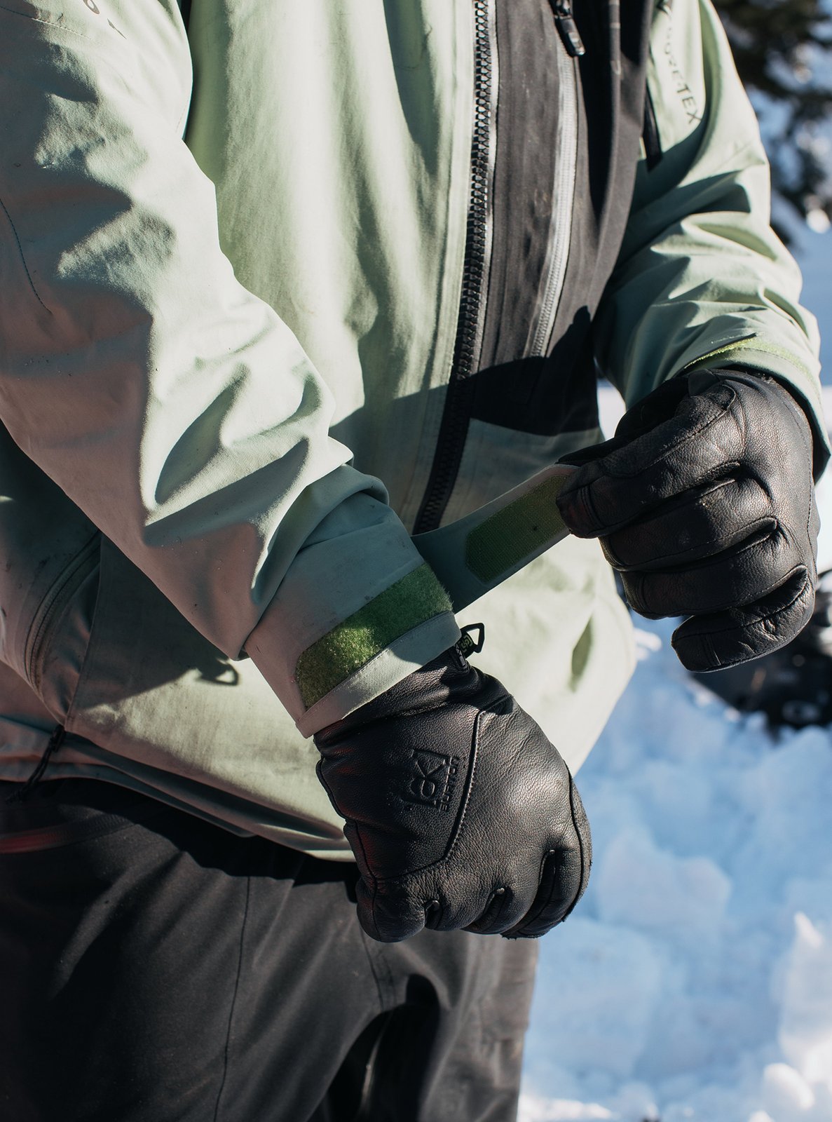 [Ak] Clutch Gore-Tex Leather Gloves True Black - Image 3