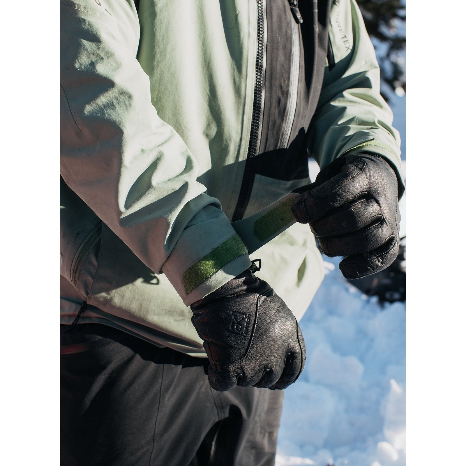 [Ak] Clutch Gore-Tex Leather Gloves True Black - Image 3