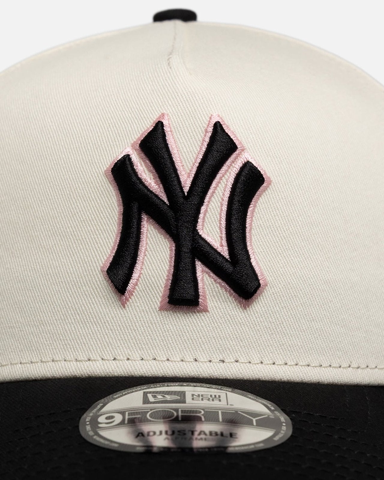 New York Yankees 9FORTY A-Frame Snapback - Chrome Black Pink - Image 5