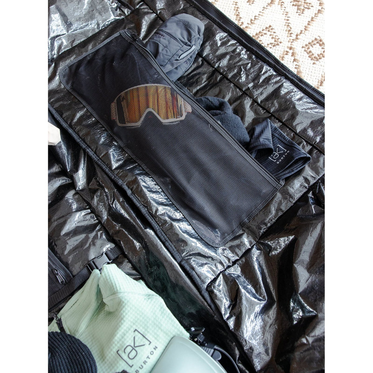 Wheelie Flight Attendant Snowboard Bag True Black - Image 9