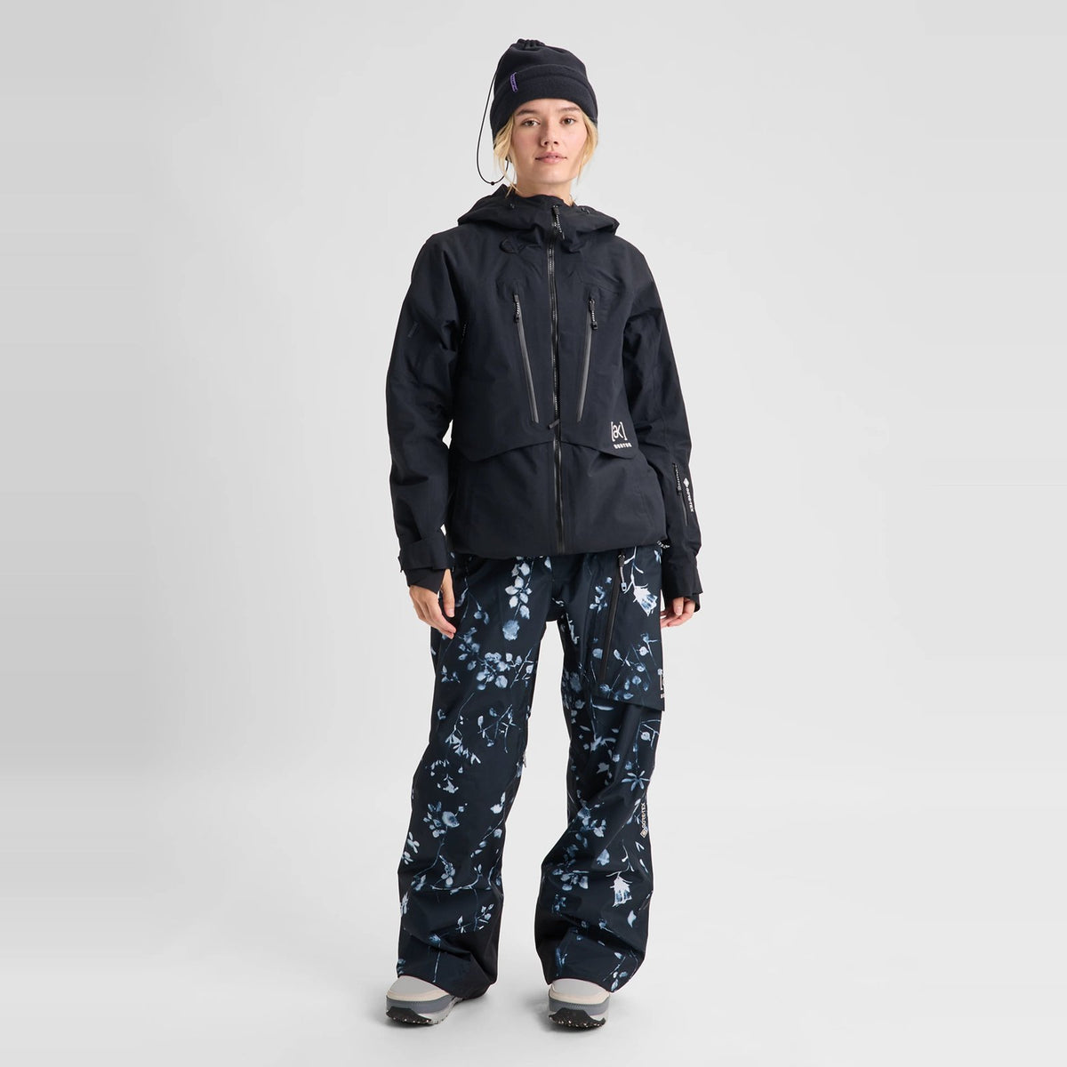 Womens [Ak] Swash Synthetic Insulated Gore-Tex 2L Jacket True Black - Image 9