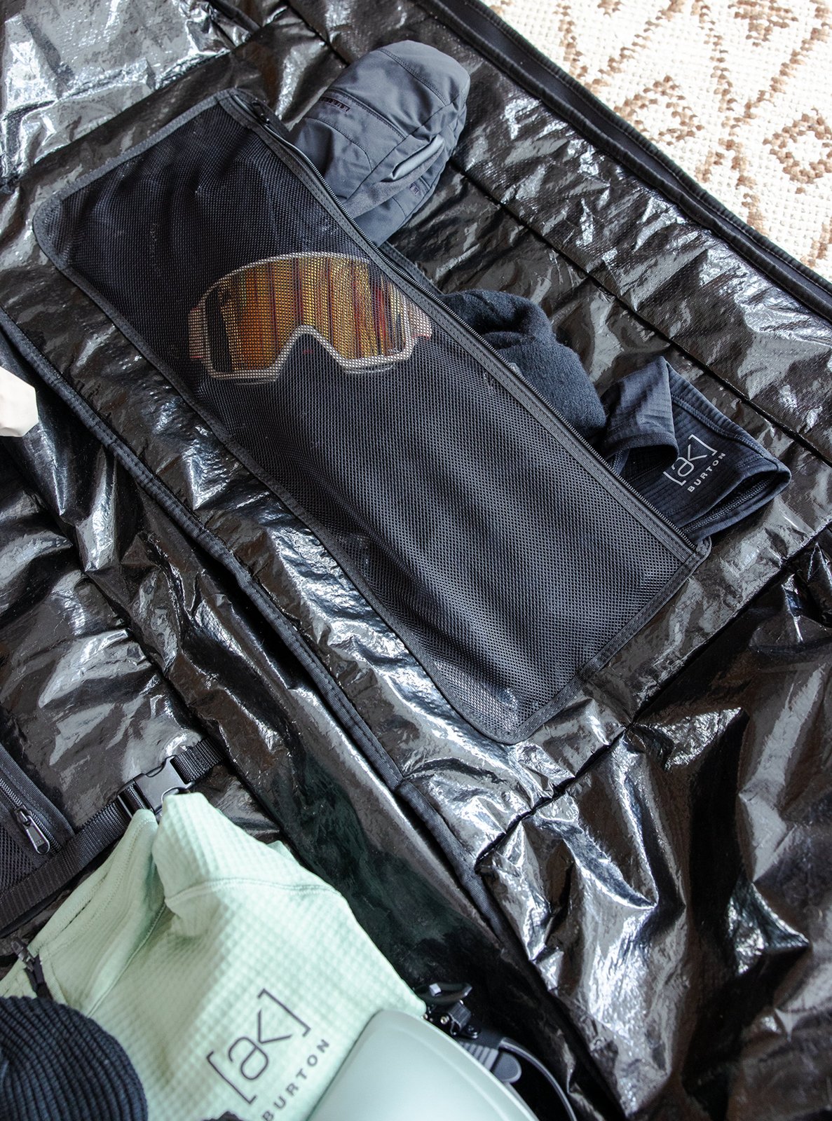 Wheelie Flight Attendant Snowboard Bag True Black - Image 9