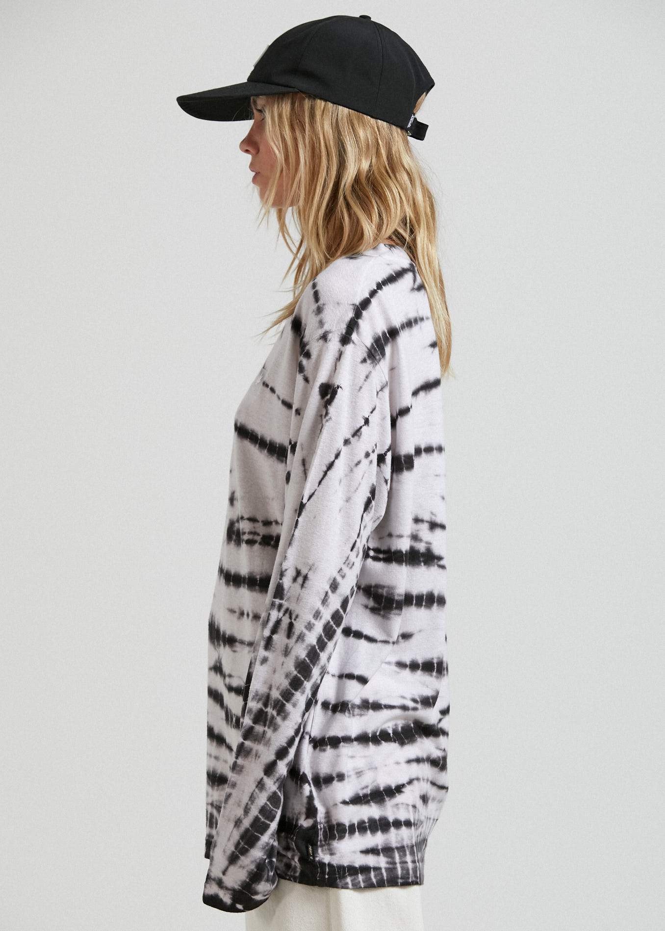 Afends Hannah  - Hemp Dyed Long Sleeve T-Shirt - Black Black