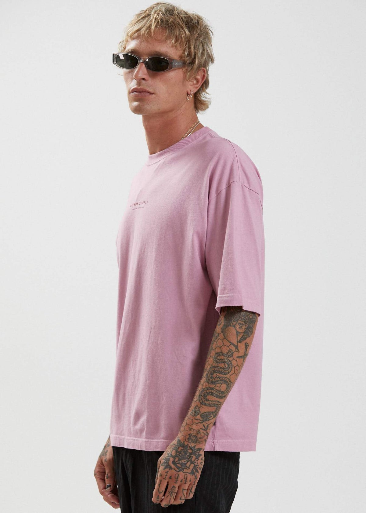 Afends Supply  - Recycled Oversized T-Shirt - Black Smokey pink
