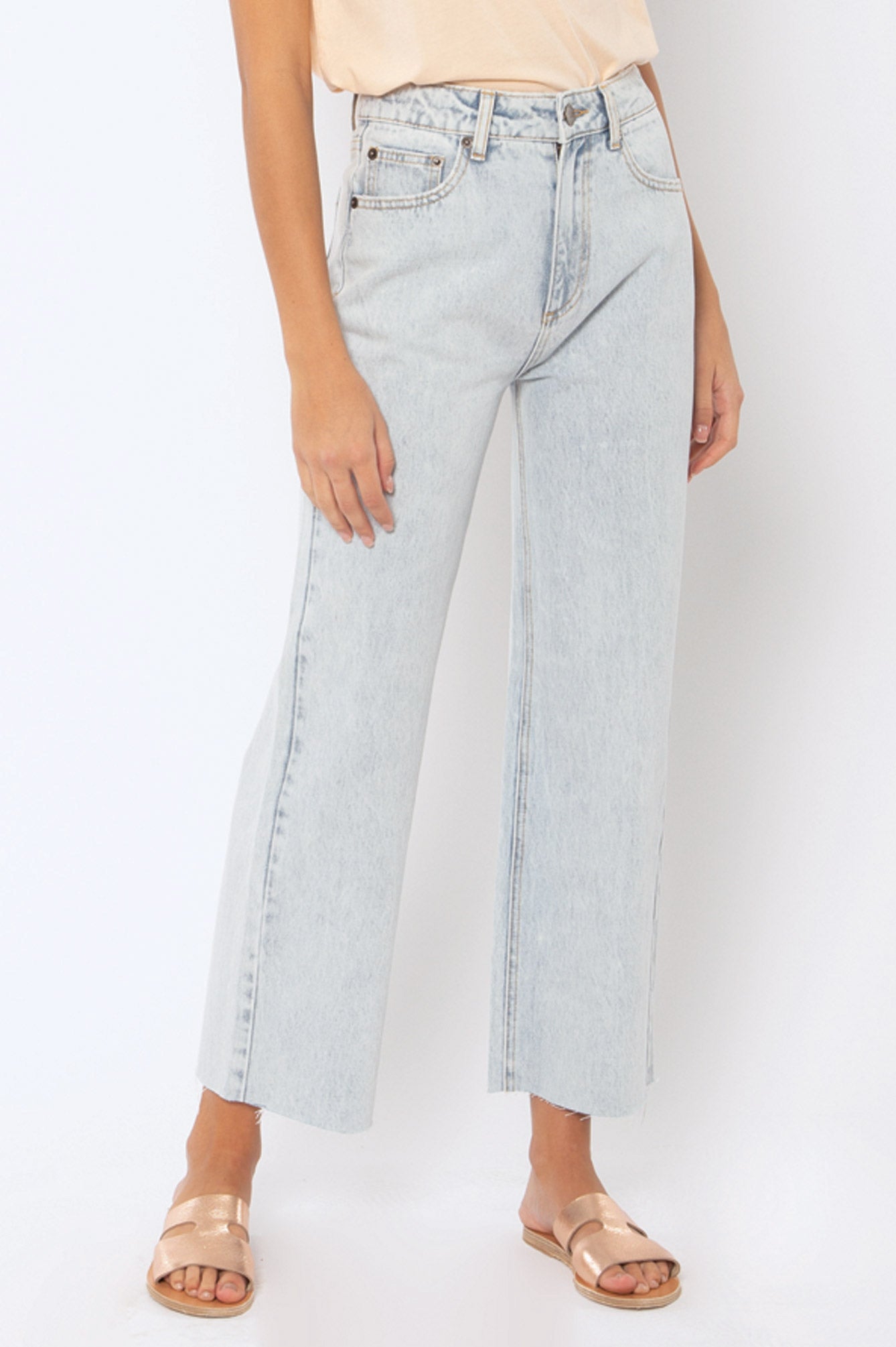 Amuse Society GABI CROP FLARE WVN DENIM PANT Sunfade wash