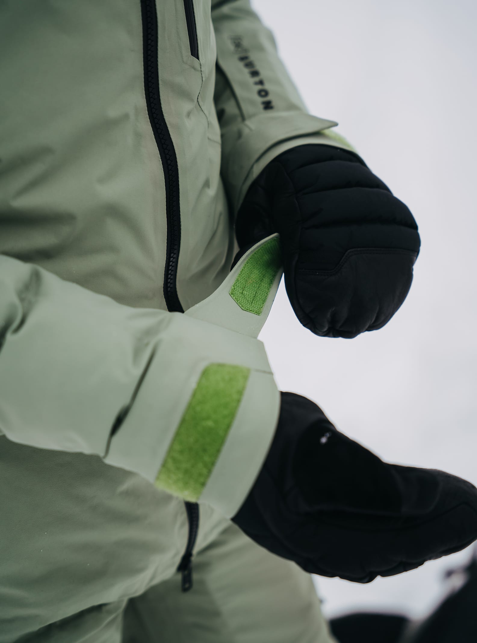 Burton Women's Burton [ak] Embark GORE-TEX 2L Jacket Hedge Green