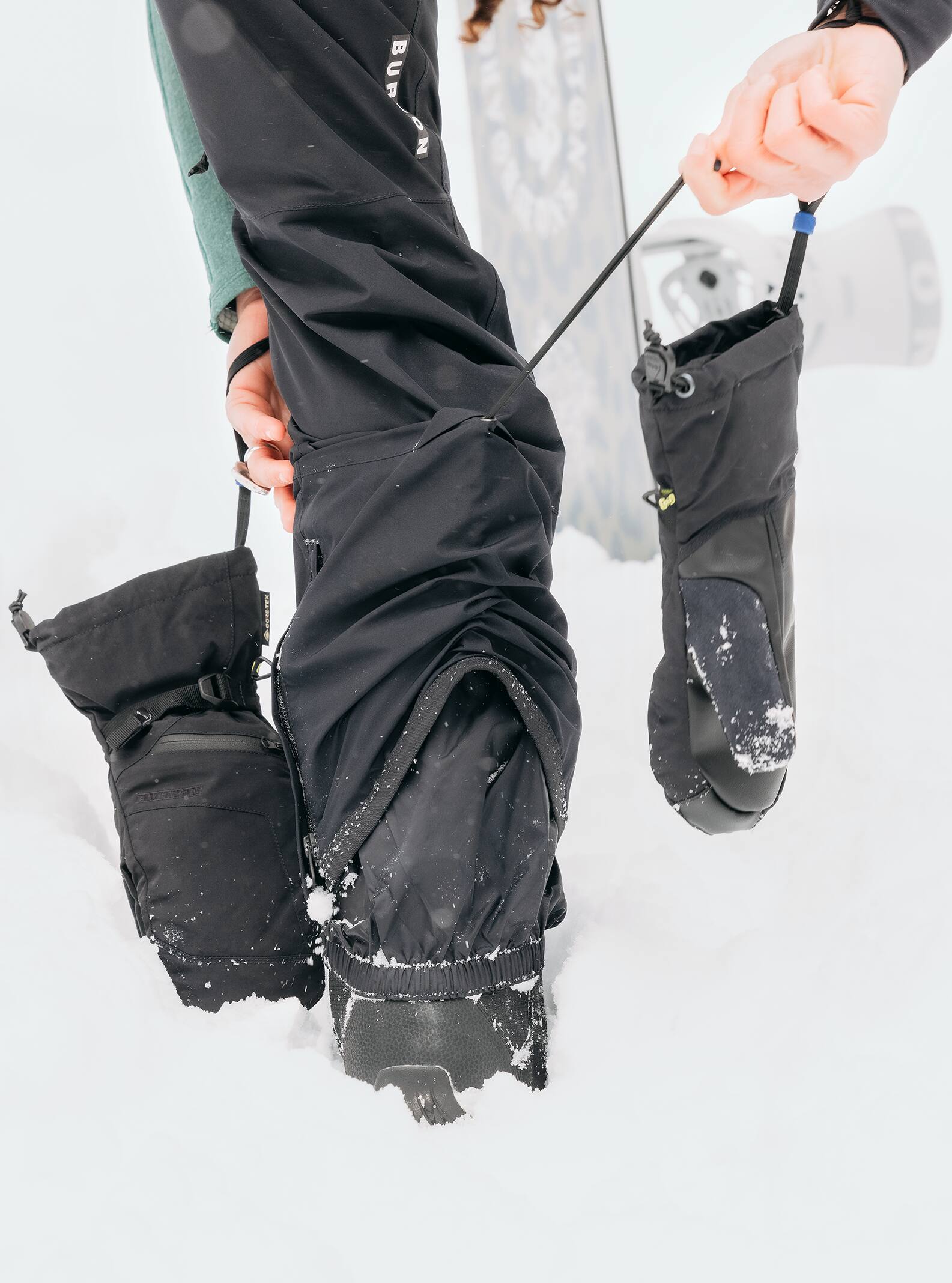 Burton Women's Burton Avalon GORE-TEX 2L Bib Pants True Black