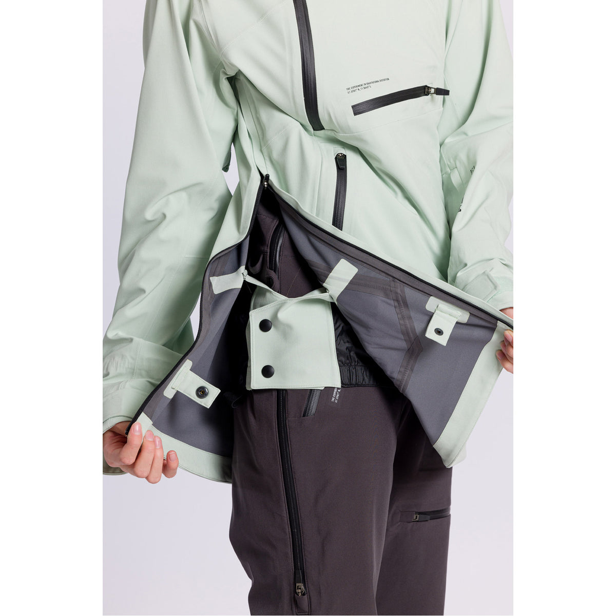 L1 Atlas Snowboard Jacket  Spray