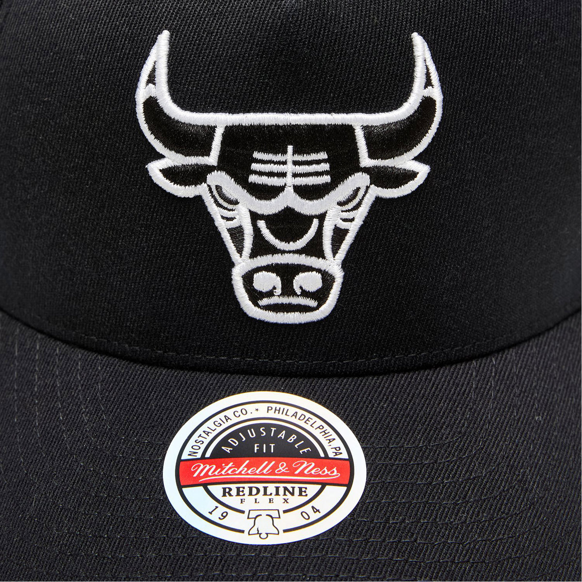 Mitchell & Ness Chicago Bulls Black & White Team Logo Classic Snapback