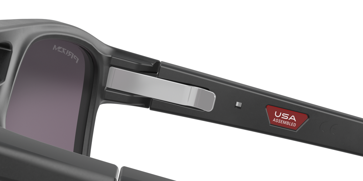 Oakley Latch™ Beta Matte black w/ prizm grey lens