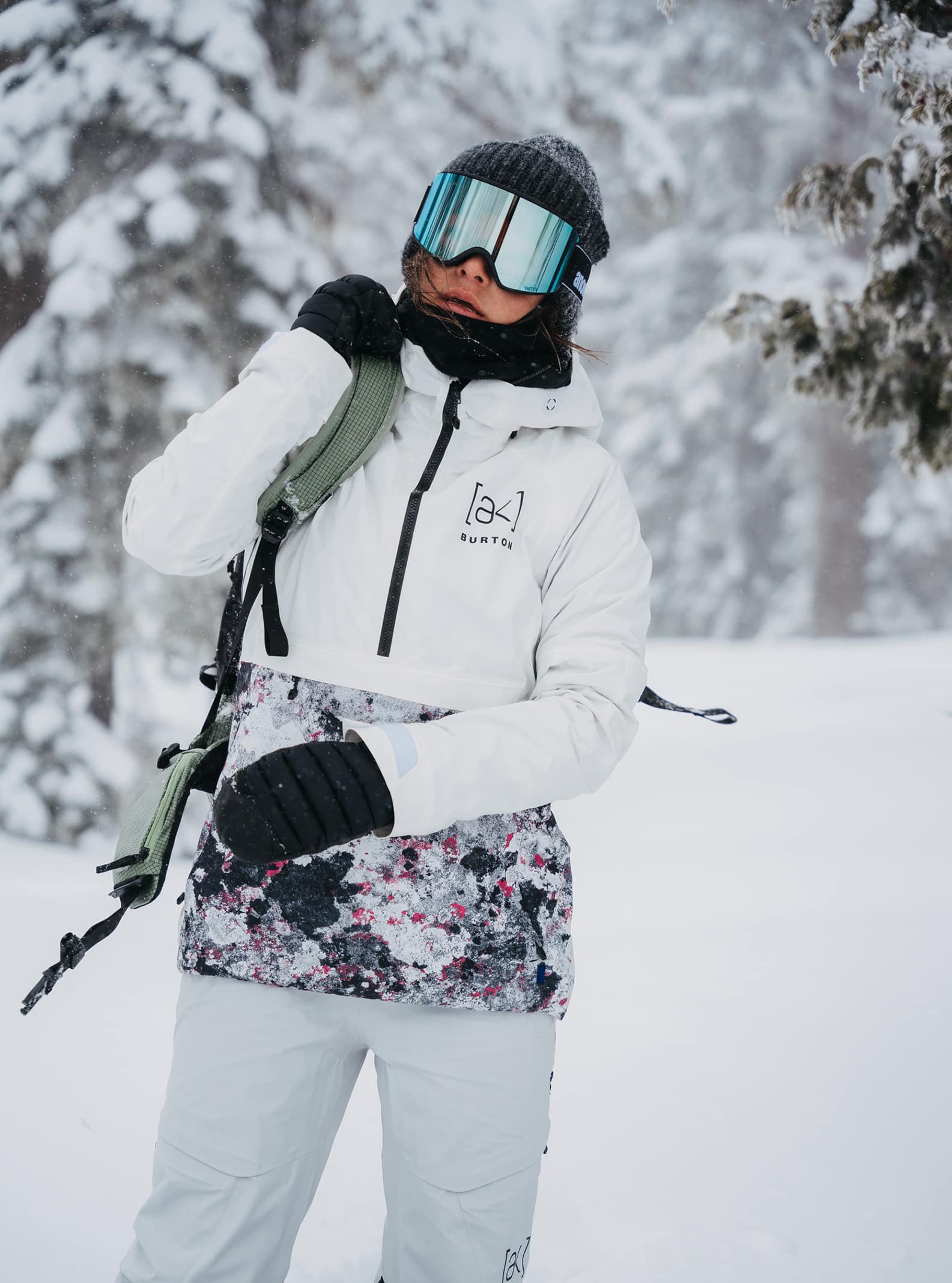 Burton Women's Burton [ak] Kimmy GORE-TEX 2L Anorak Jacket Stout White/Very Berry Lichen
