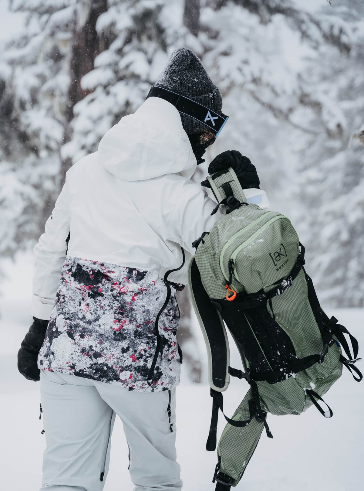 Burton Women's Burton [ak] Kimmy GORE-TEX 2L Anorak Jacket Stout White/Very Berry Lichen